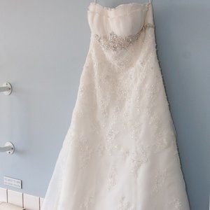 Davids Bridal Organza trumpet wedding dress with beaded lace